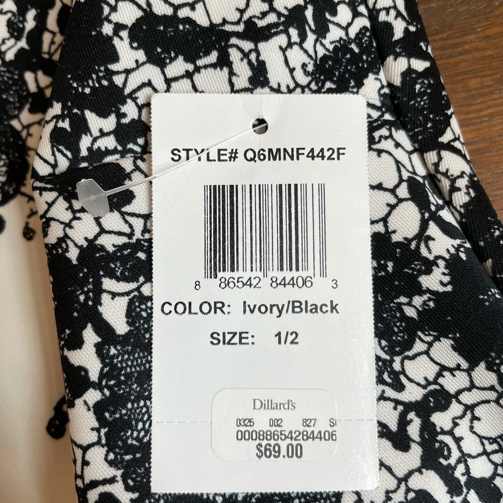 Black and White Lace Print Bodycon Dress - Picture 5 of 5